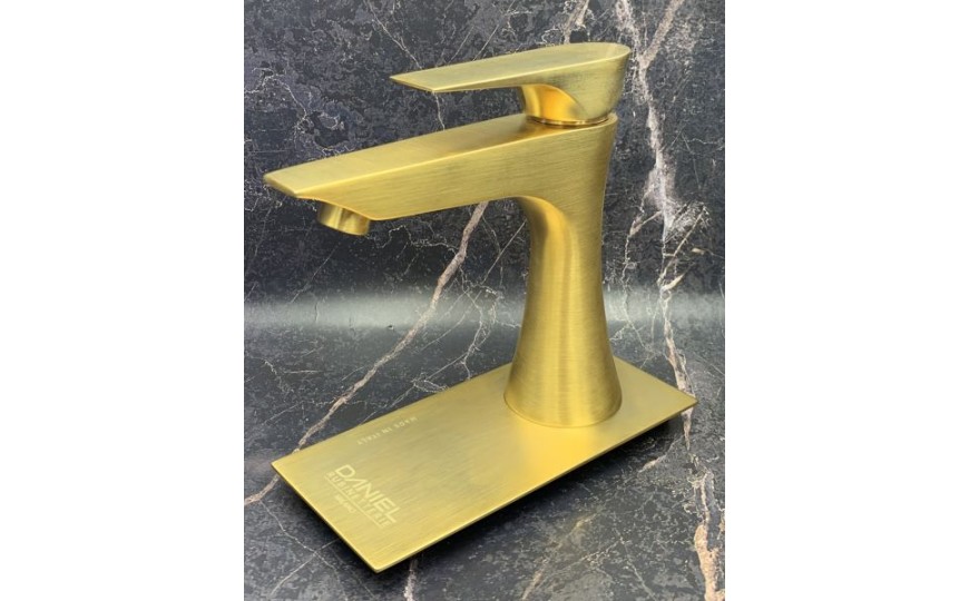 Daniel Diva, однорычажный смеситель для раковины (излив 10,6 см), с донным клапаном, цвет зачищенное золото